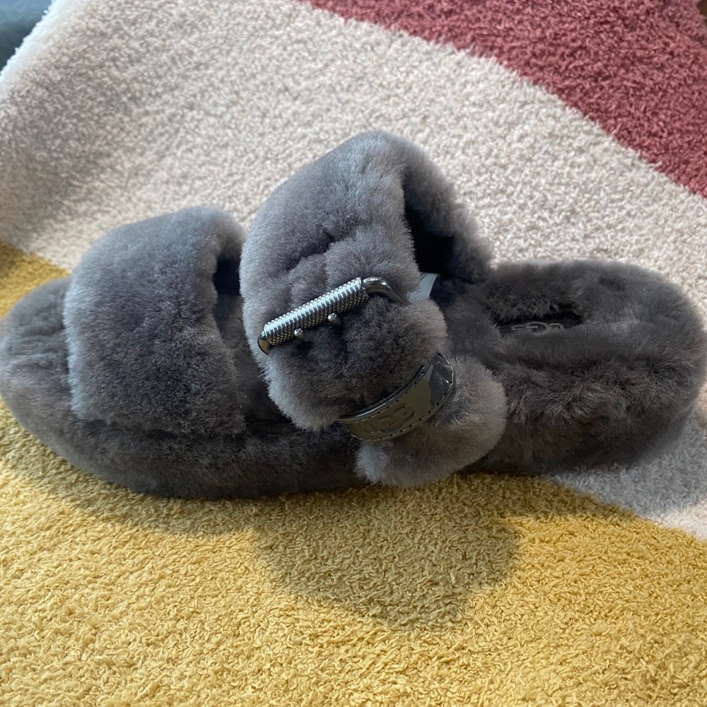 Fluffy UGG Sandals - Picture 5 of 8